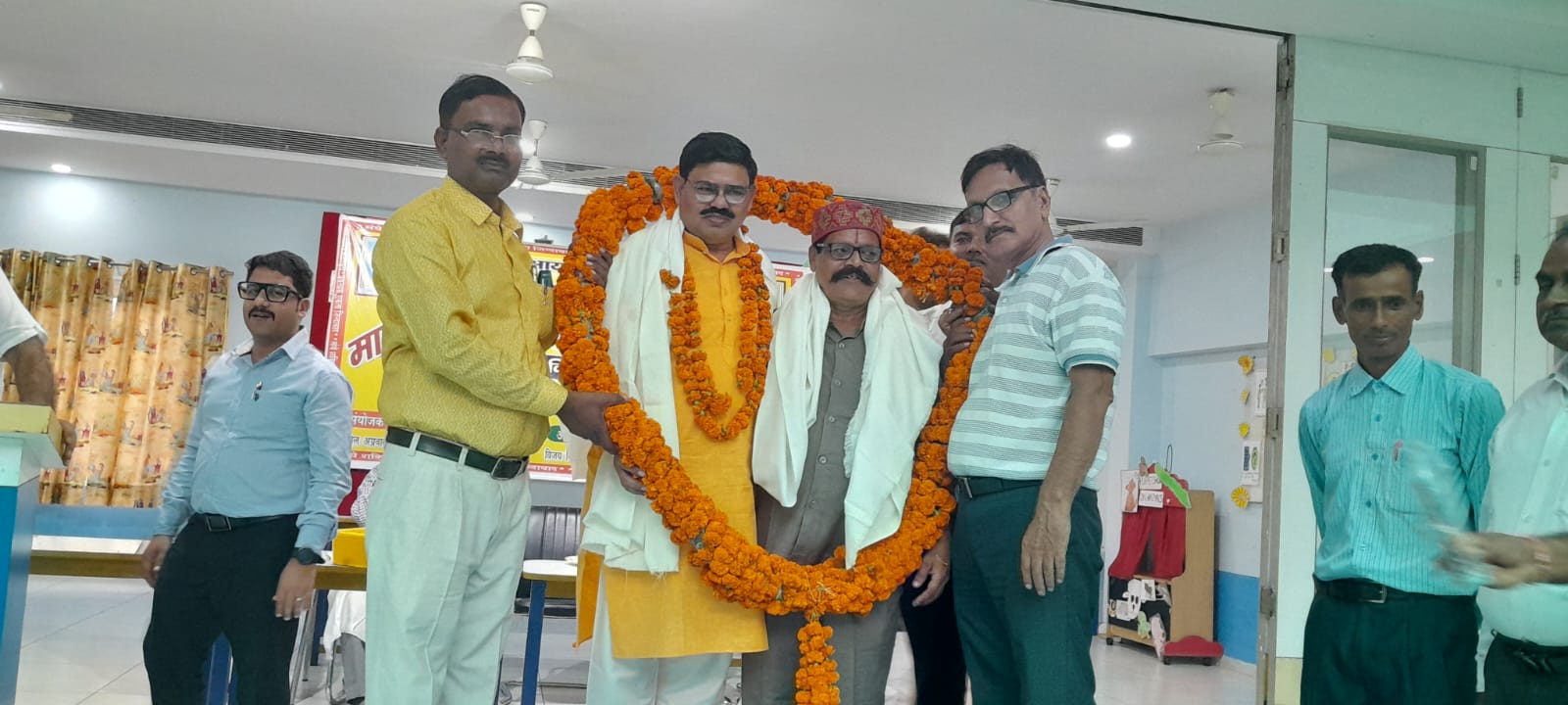 *मान्यता प्राप्त विद्यालय प्रबंधक समिति द्वारा शिक्षक दिवस सम्मान समारोह बड़ी धूमधाम से मनाया गया*