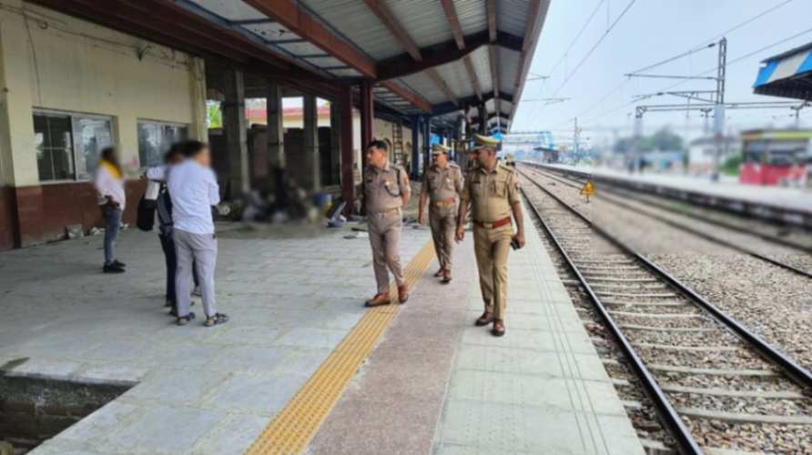 *पुलिस अधीक्षक, रामपुर द्वारा जनपद में यातायात व्यवस्था/रेलवे स्टेशन का किया निरीक्षण ।*