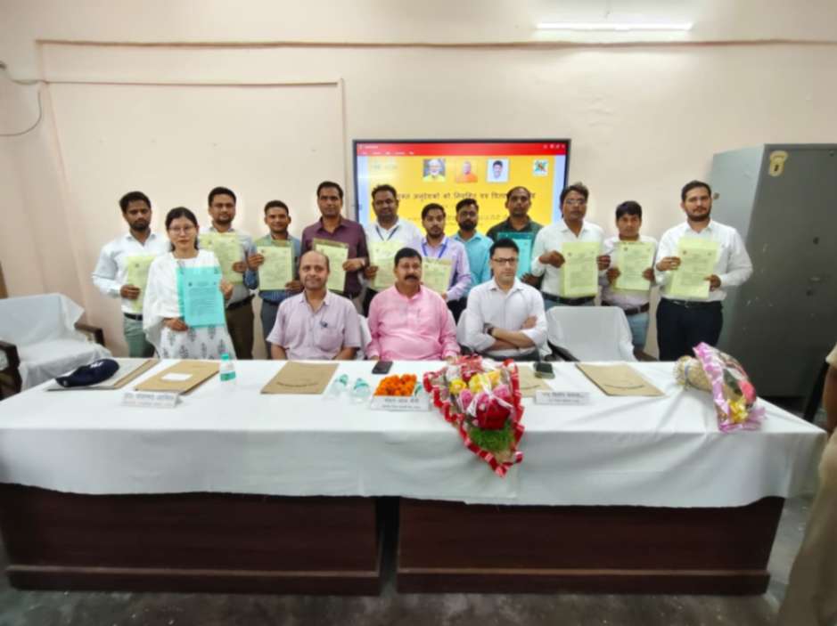 *अनुदेशकों को नियुक्ति पत्र मिलने पर अनुदेशकों में खुशी की लहर*